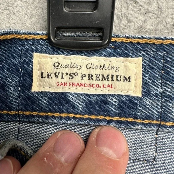 Levis Premium 501 Womens Jean 90s Shorts 30 Blue Distressed  Loose Fit Denim NEW - Picture 4 of 10
